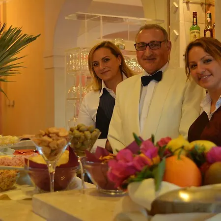 Ξενοδοχείο Lantana Hotel&apartments 4*
